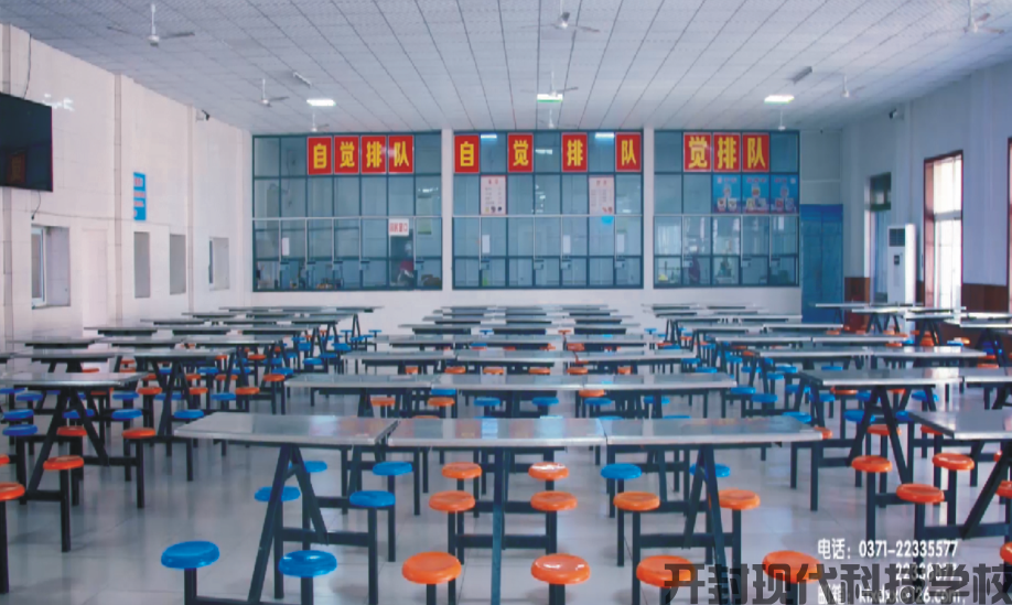 2個(gè)學(xué)生食堂，面積2500平方，36名廚